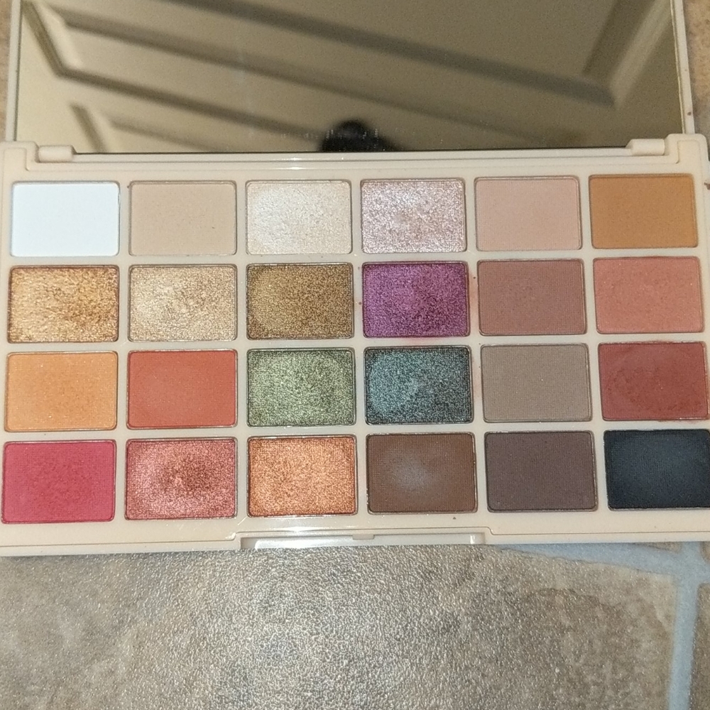 Soph X Makeup Revolution Palette
